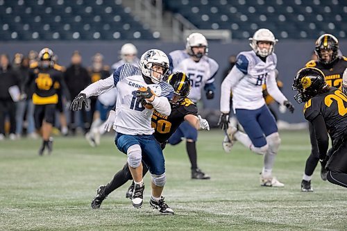 BROOK JONES / WINNIPEG FREE PRESS
The Dakota Collegiate Lancers earned a 28-7 victory over the Grand Park High School Pirates in the Winnipeg High School Football League AAAA Final of the ANAVETS Bowl at IG Field in Winnipeg, Man., Friday, Nov. 10, 2023. Pictured: Grant Park Pirates tailback Jesse Deneka runs with the football as Dakota Lancers linebacker Kresten Neufeld tries to tackle him during third quarter action.