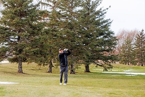 MIKE DEAL / WINNIPEG FREE PRESS
Golfer Kevin Milne took the opportunity to hit the links at Southside Golf Course which opened its course because of the warm weather. 
See Kevin Rollason story
231113 - Monday, November 13, 2023.