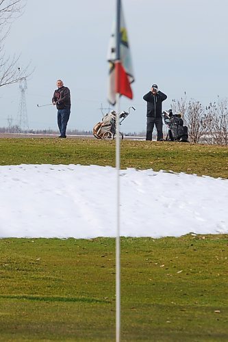 MIKE DEAL / WINNIPEG FREE PRESS
Golfers Dragan Velaja (left) and Kevin Milne (right) took the opportunity to hit the links at Southside Golf Course which opened its course because of the warm weather. 
See Kevin Rollason story
231113 - Monday, November 13, 2023.