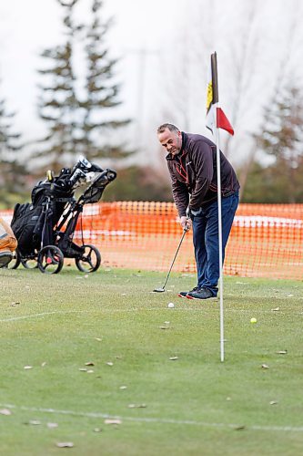 MIKE DEAL / WINNIPEG FREE PRESS
Golfer Dragan Velaja took the opportunity to hit the links at Southside Golf Course which opened its course because of the warm weather. 
All the courses greens were fenced off for the winter leaving greens with pins set up in the fairways.
See Kevin Rollason story
231113 - Monday, November 13, 2023.