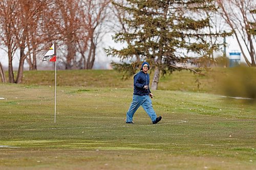 MIKE DEAL / WINNIPEG FREE PRESS
Golfer Andy Stupak took the opportunity to hit the links at Southside Golf Course which opened its course because of the warm weather. 
See Kevin Rollason story
231113 - Monday, November 13, 2023.