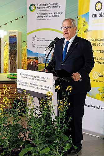 MIKE DEAL / WINNIPEG FREE PRESS
Lawrence MacAulay, Federal Minister of Agriculture and Agri-Food, announces over $9 million in funding to the Canola Council of Canada (CCC) through the AgriScience Program, while at the Bruce D. Campbell Farm and Food Discovery Centre, 1290 Research Station Road, Glenlea, MB, Tuesday morning.
See Martin Cash story
231114 - Tuesday, November 14, 2023.