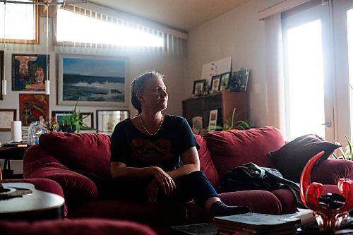 MIKAELA MACKENZIE / WINNIPEG FREE PRESS

Jolyn Hoogstraten, who is vocal about her experience with perimenopause (and advocates for a more open dialogue on women&#x2019;s health), in her home on Tuesday, Nov. 14, 2023. For AV story.
Winnipeg Free Press 2023.