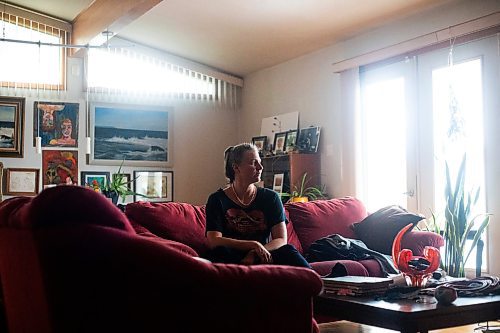 MIKAELA MACKENZIE / WINNIPEG FREE PRESS

Jolyn Hoogstraten, who is vocal about her experience with perimenopause (and advocates for a more open dialogue on women&#x2019;s health), in her home on Tuesday, Nov. 14, 2023. For AV story.
Winnipeg Free Press 2023.