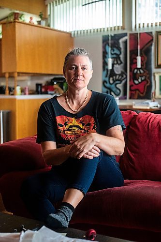 MIKAELA MACKENZIE / WINNIPEG FREE PRESS

Jolyn Hoogstraten, who is vocal about her experience with perimenopause (and advocates for a more open dialogue on women&#x2019;s health), in her home on Tuesday, Nov. 14, 2023. For AV story.
Winnipeg Free Press 2023.