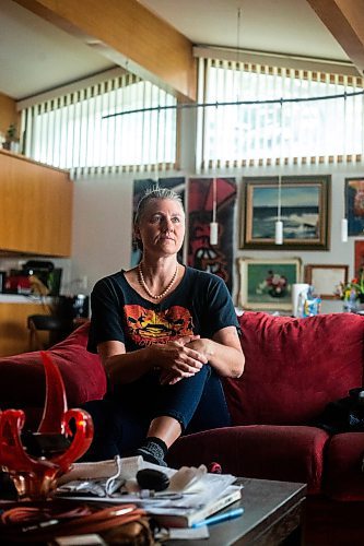 MIKAELA MACKENZIE / WINNIPEG FREE PRESS

Jolyn Hoogstraten, who is vocal about her experience with perimenopause (and advocates for a more open dialogue on women&#x2019;s health), in her home on Tuesday, Nov. 14, 2023. For AV story.
Winnipeg Free Press 2023.