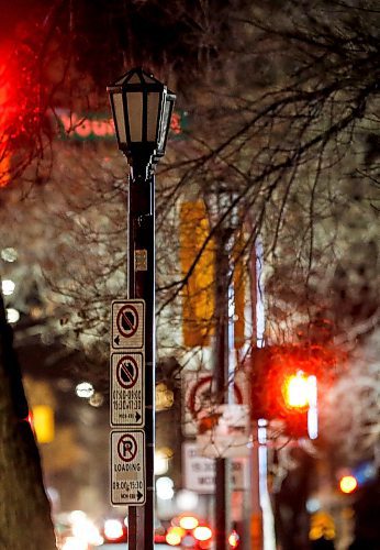 JOHN WOODS / WINNIPEG FREE PRESS
Street lights that are not working are photographed on Broadway at Young in Winnipeg Tuesday, November 14, 2023. 

Reporter: ?