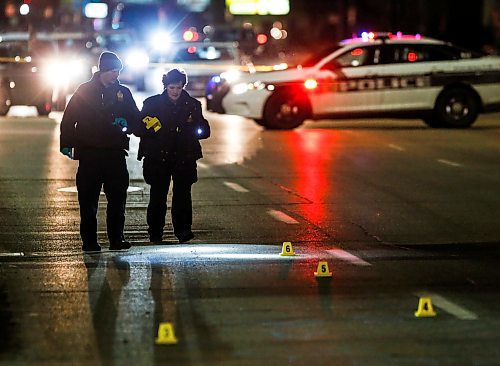 JOHN WOODS / WINNIPEG FREE PRESS
Police investigate at a scene on Main St at Mountain in Winnipeg Tuesday, November 14, 2023. 

Reporter: ?