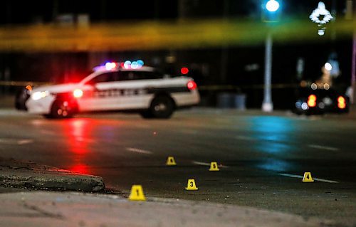 JOHN WOODS / WINNIPEG FREE PRESS
Police investigate at a scene on Main St at Mountain in Winnipeg Tuesday, November 14, 2023. 

Reporter: ?