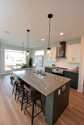 Todd Lewys / Winnipeg Free Press
Elegant yet efficient, the kitchen in this Charleswood home is centred around a big island with an extra-deep countertop.