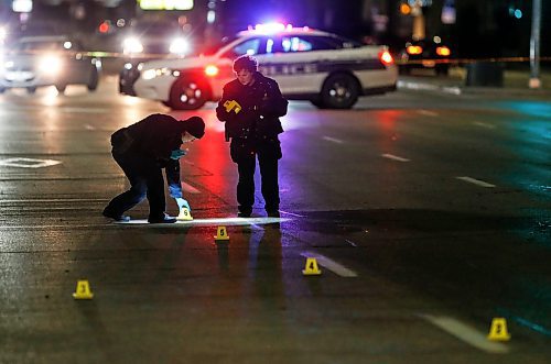 JOHN WOODS / WINNIPEG FREE PRESS
Police investigate at a scene on Main St at Mountain in Winnipeg Tuesday, November 14, 2023. 

Reporter: ?