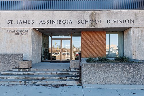 MIKE DEAL / WINNIPEG FREE PRESS
St. James - Assiniboia School Division Office at 2574 Portage Avenue.
231115 - Wednesday, November 15, 2023.