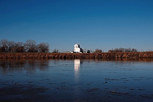 15112023
The former Co-Op Feeds elevator is reflected in the Assiniboine River on a sunny Wednesday morning.  (Tim Smith/The Brandon Sun)