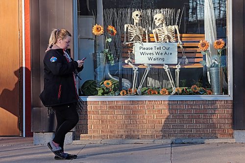 15112023
A pedestrian walks past a display in the window of the Brandon Sewing Centre in downtown Brandon on a mild Wednesday.
(Tim Smith/The Brandon Sun)