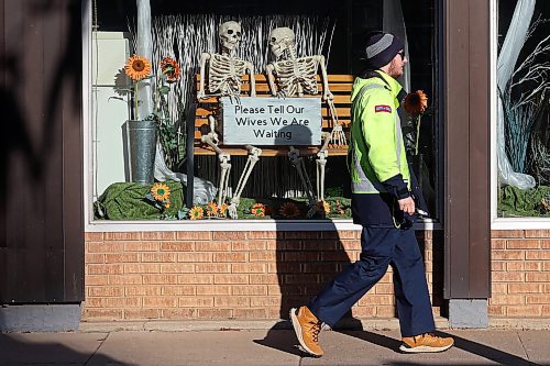 15112023
A pedestrian walks past a display in the window of the Brandon Sewing Centre in downtown Brandon on a mild Wednesday.
(Tim Smith/The Brandon Sun)
