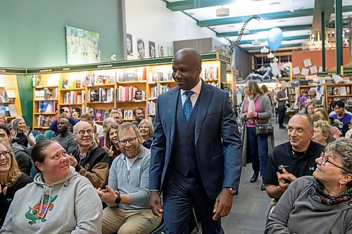 BROOK JONES / WINNIPEG FREE PRESS
Donovan Bailey arriving at his book launch at McNally Robinson in Winnipeg, Man., Wednesday, Nov. 15, 2023. An Evening with Donovan Bailey was hosted by radio personality Ace Burpee, who is on 103.1 Virgin Radio. Bailey, who is an Olympian in the sport of athletics (track &amp; field) and won double gold at the 1996 Summer Olympic Games in Atlanta, Ga., was in Winnipeg promoting his book called Undisputed.