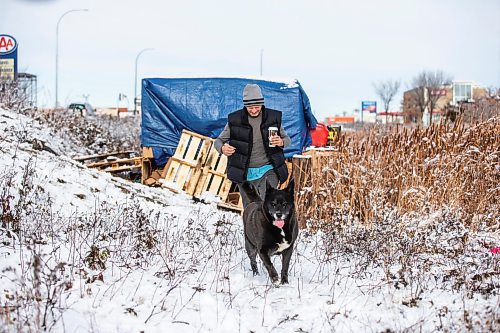 MIKAELA MACKENZIE / WINNIPEG FREE PRESS

Bill Pchajek and his dog, Gabby, with the shack he built beside Omand&#x573; Creek on Thursday, Nov. 16, 2023. For Tyler story.
Winnipeg Free Press 2023.