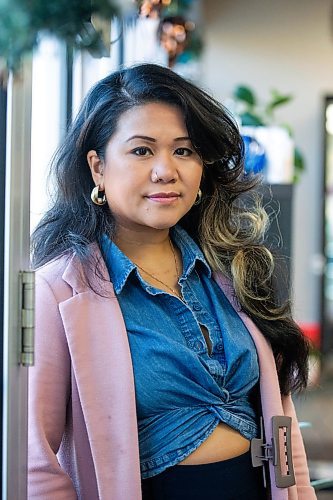 MIKAELA MACKENZIE / WINNIPEG FREE PRESS

Golda Ferrer poses for a photo at her work (a hair salon) on Wednesday, Nov. 15, 2023. A change in her memory was one of the first signs of perimenopause for Ferrer. For AV story.
Winnipeg Free Press 2023.