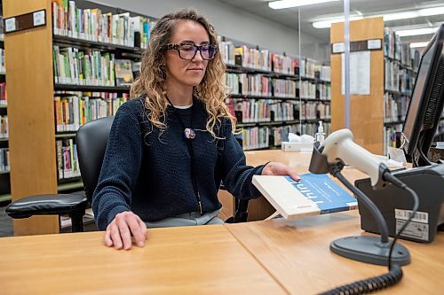 BROOK JONES / WINNIPEG FREE PRESS
St. James-Assinniboia Public Library branch head librarian Stephanie George is pictured scanning a book barcode while working at the reference desk on the second floor of the local library in Winnipeg, Man., Tuesday, Nov. 7, 2023.