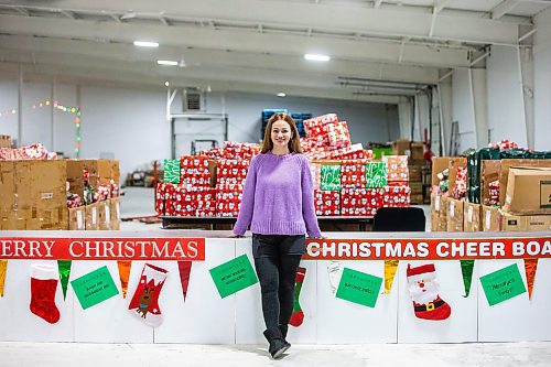 MIKAELA MACKENZIE / WINNIPEG FREE PRESS

Volunteer Anastasiia Sturza, who works as a Ukrainian translator to help newcomers to the city fill out application for hamper, at the Christmas Cheer Board headquarters on Thursday, Nov. 16, 2023. For Jason story.
Winnipeg Free Press 2023.