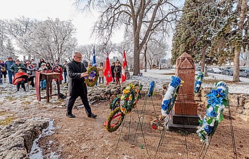 MIKE DEAL / WINNIPEG FREE PRESS
Mayor Scott Gillingham lays a wreath at the gravesite of Louis Riel on the 138th anniversary of his execution.
The Manitoba M&#xe9;tis Federation (MMF) hosted the commemoration that was attended by dignitaries from the federal, provincial and civic governments along with Red River M&#xe9;tis Citizens and other community representatives. They paid tribute to Riel and his leadership of the Red River M&#xe9;tis, whose hand was instrumental in the creation of the province of Manitoba.
231116 - Thursday, November 16, 2023.