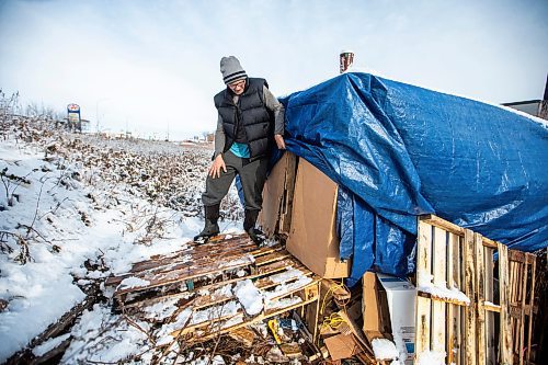 MIKAELA MACKENZIE / WINNIPEG FREE PRESS

Bill Pchajek shows the entrance to the shack he built beside Omand&#x573; Creek on Thursday, Nov. 16, 2023. For Tyler story.
Winnipeg Free Press 2023.