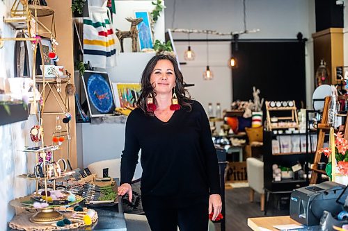 MIKAELA MACKENZIE / WINNIPEG FREE PRESS

Shauna Fontaine, owner of Anishinaabe Girl, in the new store (which features the work of many Indigenous makers) on Lilac Street on Thursday, Nov. 16, 2023. For Gabby story.
Winnipeg Free Press 2023.