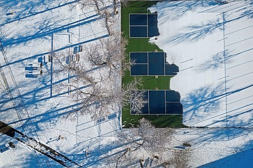 16112023
Fresh snowfall covers the pickleball courts at Stanley Park on Thursday morning.
(Tim Smith/The Brandon Sun)