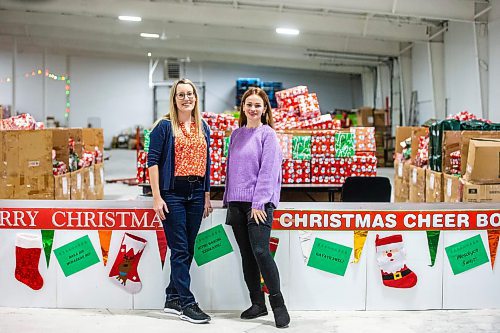 MIKAELA MACKENZIE / WINNIPEG FREE PRESS

Assistant director Melanie Dorrington (left) and volunteer Anastasiia Sturza, who works as a Ukrainian translator to help newcomers to the city fill out application for hamper, at the Christmas Cheer Board headquarters on Thursday, Nov. 16, 2023. For Jason story.
Winnipeg Free Press 2023.