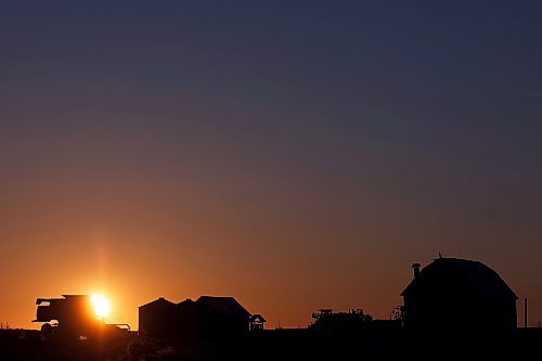 17112023
The sun sets behind a parked combine west of Brandon on a clear Friday evening.
(Tim Smith/The Brandon Sun) 