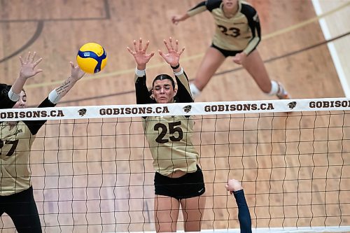 BROOK JONES / WINNIPEG FREE PRESS
The University of Manitoba Bisons play host to the visiting Mount Royal Cougars in Canada West women's volleyball action inside Investors Group Athletic Centre at the University of Manitoba Fort Garry campus in Winnipeg, Man., Friday, Nov. 17, 2023. The Bisons earned a 3-0 (25-13, 25-19, 25-21) victory over the Cougars. Pictured: U of M Bisons middle Brenna Bedosky (No. 27) and left side Raya Surinx (No. 25) go up for the block during second set action.