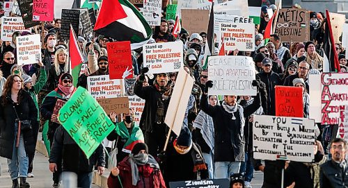 JOHN WOODS / WINNIPEG FREE PRESS
People attend a pro-Palestine rally at the Legislature in Winnipeg Sunday, November  19, 2023. 

Reporter: ?