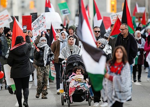 JOHN WOODS / WINNIPEG FREE PRESS
People attend a pro-Palestine rally at the Legislature in Winnipeg Sunday, November  19, 2023. 

Reporter: ?