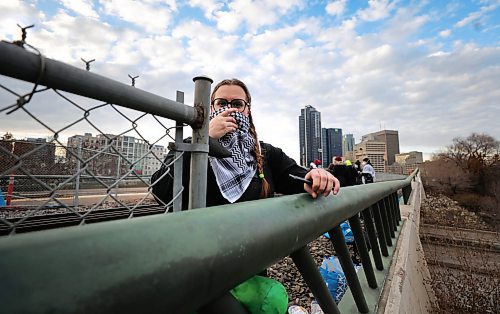 WINNIPEG FREE PRESS

Local -  pro-Palestine blockade

CN rail blockaded by pro-Palestine supporters on rail bridge over York Ave, north of Union Station. 

 A group of proprotestors have established a blockade on a CN rail line in downtown Winnipeg, calling for an immediate ceasefire in all occupied Palestinian territories and for Canada to end all military and economic ties with Israel. 


Nov 20th,, 2023