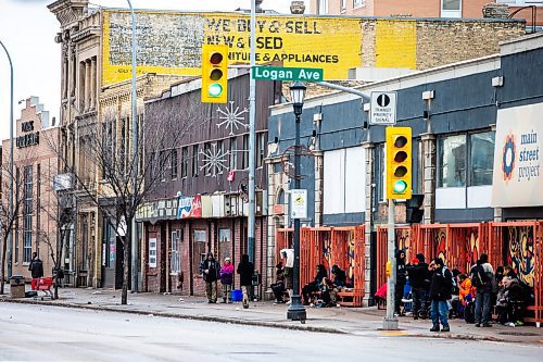 MIKAELA MACKENZIE / WINNIPEG FREE PRESS

The Manwin Hotel, sandwiched between two Main Street Project buildings, on Main Street on Monday, Nov. 20, 2023.  
For Erik story
Winnipeg Free Press 2023.