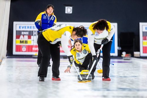 MIKAELA MACKENZIE / WINNIPEG FREE PRESS

Kara Balshaw with Team Manitoba plays against Alberta in the Canadian Club Curling Championships at the Assiniboine Memorial Club on Tuesday, Nov. 21, 2023.  For sports story.
Winnipeg Free Press 2023.