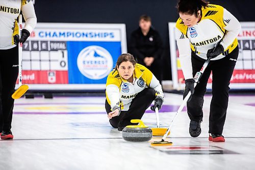 MIKAELA MACKENZIE / WINNIPEG FREE PRESS

Kara Balshaw with Team Manitoba plays against Alberta in the Canadian Club Curling Championships at the Assiniboine Memorial Club on Tuesday, Nov. 21, 2023.  For sports story.
Winnipeg Free Press 2023.