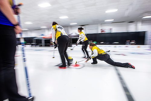 MIKAELA MACKENZIE / WINNIPEG FREE PRESS

Kara Balshaw with Team Manitoba plays against Alberta in the Canadian Club Curling Championships at the Assiniboine Memorial Club on Tuesday, Nov. 21, 2023.  For sports story.
Winnipeg Free Press 2023.