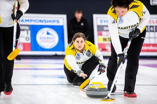 MIKAELA MACKENZIE / WINNIPEG FREE PRESS

Kara Balshaw with Team Manitoba plays against Alberta in the Canadian Club Curling Championships at the Assiniboine Memorial Club on Tuesday, Nov. 21, 2023.  For sports story.
Winnipeg Free Press 2023.