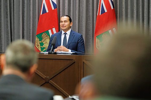 MIKE DEAL / WINNIPEG FREE PRESS
Premier Wab Kinew talks to the media prior to the Speech from the Throne that takes place later in the afternoon.
231121 - Tuesday, November 21, 2023.