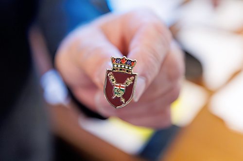 MIKE DEAL / WINNIPEG FREE PRESS
Speaker of the House, Tom Lindsey (Flin Flon), gets ready for his first Speech from the Throne in his office Tuesday.
His new cufflinks are a gift from Dave Shuttleworth, Manitoba&#x2019;s Sergeant-at-Arms.
231121 - Tuesday, November 21, 2023.