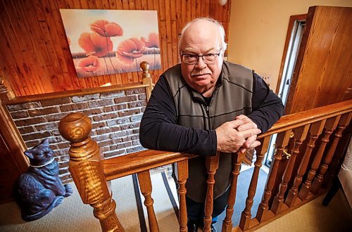 JOHN WOODS / WINNIPEG FREE PRESS
Dennis Popkes, who had his myMTS email account hacked and had $11,000 stolen from his accounts last year, is photographed in his home in Winnipeg Tuesday, November  21, 2023. 

Reporter: Kevin