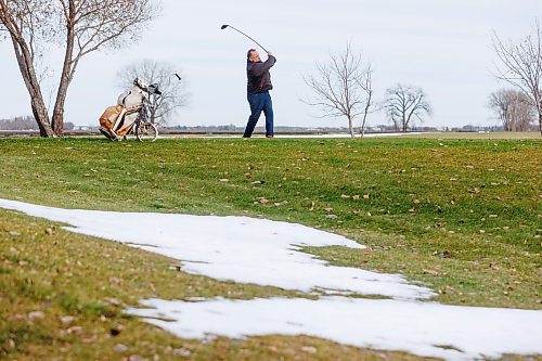 MIKE DEAL / WINNIPEG FREE PRESS
Golfer Dragan Velaja took the opportunity to hit the links at Southside Golf Course which opened its course because of the warm weather. 
See Kevin Rollason story
231113 - Monday, November 13, 2023.