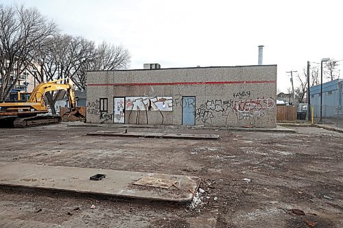 22112023
The former gas station on Rosser Avenue that has sat vacant for years is finally being torn down. (Tim Smith/The Brandon Sun)