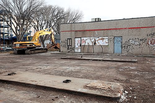 22112023
The former gas station on Rosser Avenue that has sat vacant for years is finally being torn down. (Tim Smith/The Brandon Sun)