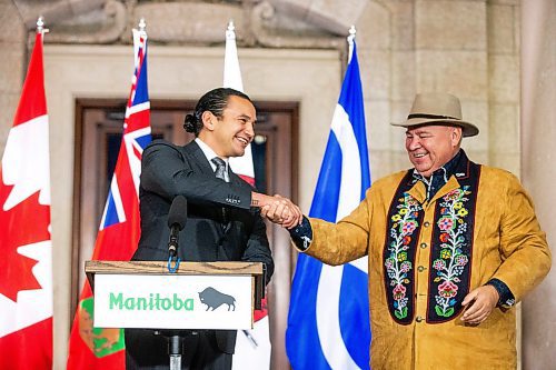 MIKAELA MACKENZIE / WINNIPEG FREE PRESS

Premier Wab Kinew (left) and MMF president David Chartrand shake hands as they announce the introduction of legislation naming Louis Riel as the honourary first premier of Manitoba at the legislative building on Thursday, Nov. 23, 2023. For Danielle story.
Winnipeg Free Press 2023.