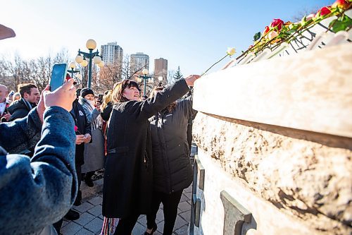 MIKAELA MACKENZIE / WINNIPEG FREE PRESS

Metis MLA Bernadette Smith places a rose at the foot of the Louis Riel statue (after the introduction of legislation naming Louis Riel as the honourary first premier of Manitoba was announced) at the legislative building on Thursday, Nov. 23, 2023. For Danielle story.
Winnipeg Free Press 2023.