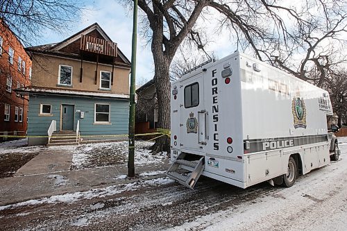 JOHN WOODS / WINNIPEG FREE PRESS
Police investigate a murder scene at 143 Langside in Winnipeg Monday, November  27, 2023. Four people were murdered and one is in hospital in critical condition.

Reporter: ?