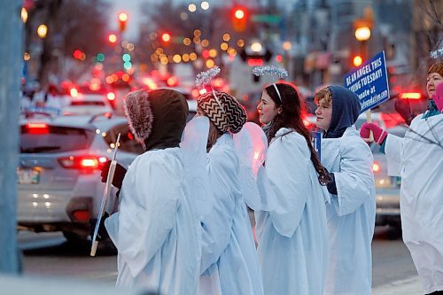 MIKE DEAL / WINNIPEG FREE PRESS
(From left) Will Hammond, Charlotte Mead, Ada Hilland, and Dianna Dyck shout and sing as drivers make their way over the Maryland Street Bridge Tuesday morning.
A host of Angels dressed in gowns, wings and halos, daubed the &#x201c;Angel Squad&#x201d; line the Northbound stretch of the Maryland Street Bridge during the 28th anniversary of Misericordia Health Centre Foundation&#x2019;s fundraiser that takes place on Giving Tuesday.
231128 - Tuesday, November 28, 2023.