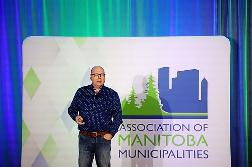 29112023
Tech entrepreneur Walter Schwabe speaks about artificial intelligence during the Association of Manitoba Municipalities fall convention at the Keystone Centre on Wednesday.
(Tim Smith/The Brandon sun)